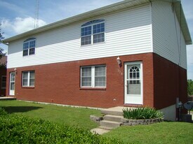 403 E Main St, Unit A in Linn, MO - Building Photo