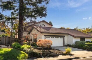 725 Old Creek Rd in Danville, CA - Building Photo