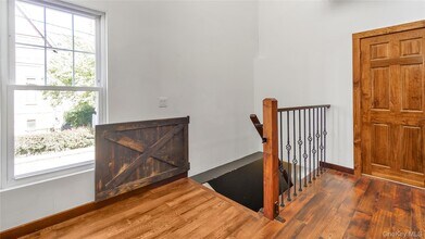 49 Maple Ave in Sea Cliff, NY - Building Photo - Building Photo