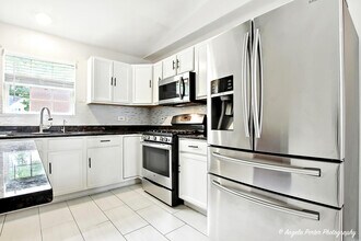 1609 Kenmore Ave in Round Lake Beach, IL - Building Photo - Building Photo