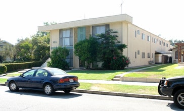 133 S Cedar St in Glendale, CA - Building Photo - Building Photo