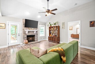 1804 Rains Rd in Clarksville, TN - Building Photo - Building Photo