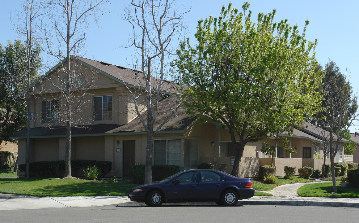 2398 Mt Humphries St in Corona, CA - Building Photo