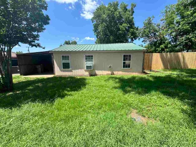 property at 1228 34th St
