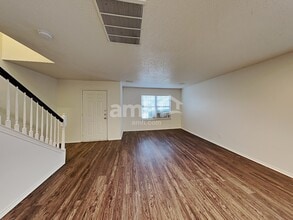 6803 Lake Jackson Dr in Arlington, TX - Foto de edificio - Building Photo