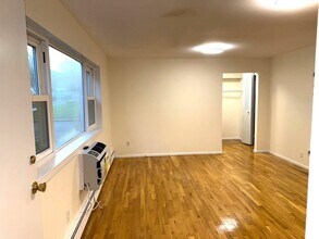 3901 Dobrin Ct in Fair Lawn, NJ - Building Photo - Building Photo