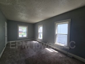 408 Locust St in Waterloo, IA - Building Photo - Building Photo