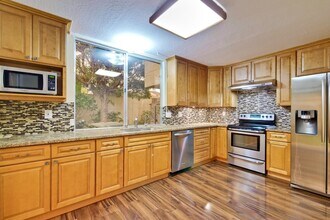 520 S Cascade Terrace in Sunnyvale, CA - Building Photo - Building Photo