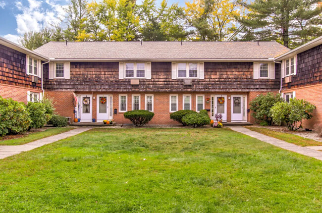 Suffield West Apartments in Suffield, CT - Building Photo - Building Photo