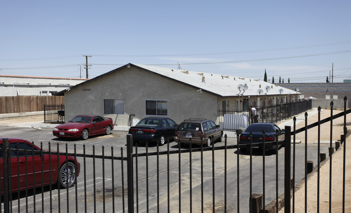 16460 Sequoia Ave in Hesperia, CA - Building Photo