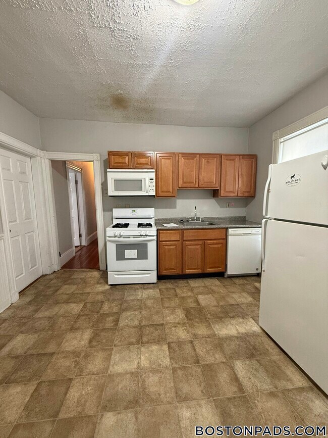 151 E Cottage St