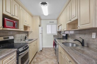 4141 Collins Ave in Miami Beach, FL - Foto de edificio - Building Photo