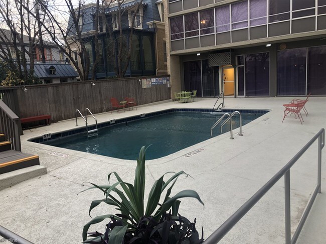 1800 Lavaca St-Unit -Apt 201 in Austin, TX - Building Photo - Building Photo