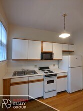 634 W Barry Ave, Unit 408 in Chicago, IL - Building Photo - Building Photo