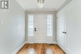 100 Poplar Heights Dr in Toronto, ON - Building Photo - Building Photo