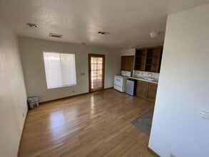 7905 Curbaril Ave in Atascadero, CA - Building Photo - Building Photo