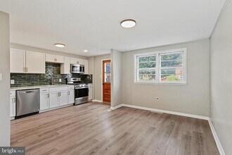 934 Circle Dr in Arbutus, MD - Building Photo - Building Photo