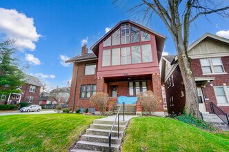 2881 Observatory Ave in Cincinnati, OH - Building Photo - Building Photo