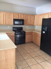7723 Hampton Cove Ln in Las Vegas, NV - Building Photo - Building Photo