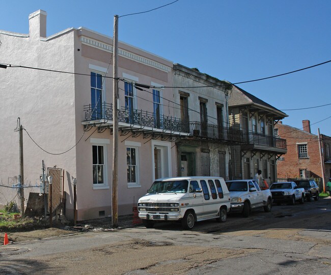 1724 Clio St in New Orleans, LA - Foto de edificio - Building Photo