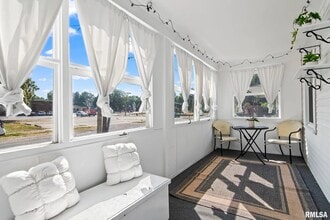 211 W Vine St in Springfield, IL - Building Photo - Building Photo