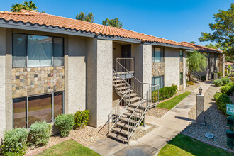 La Tierra Apartments in Tempe, AZ - Building Photo - Building Photo