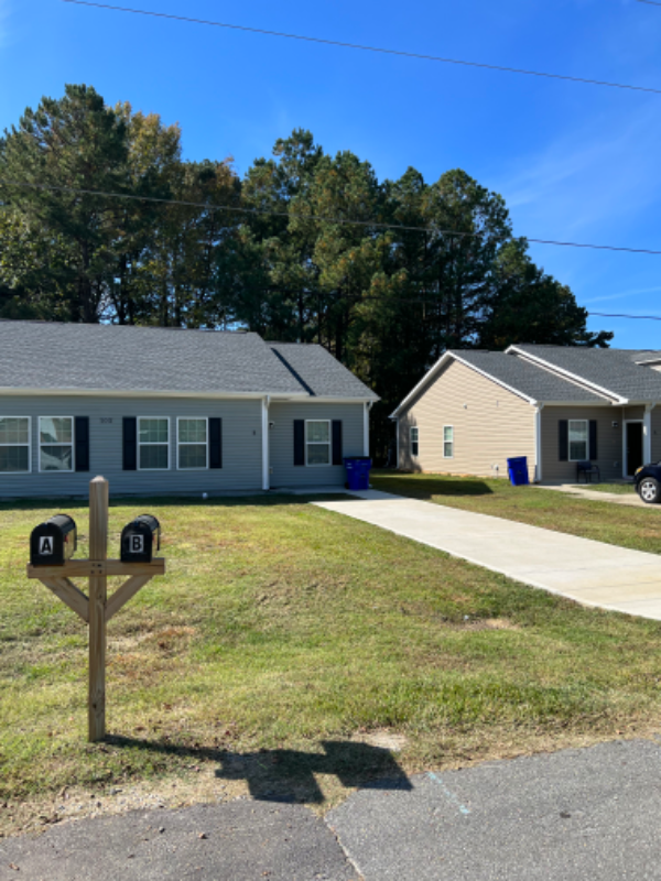 105 W Langdon Ave in Smithfield, NC - Building Photo - Building Photo