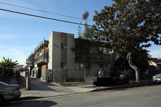 1021 S Myrtle Ave in Inglewood, CA - Building Photo - Primary Photo