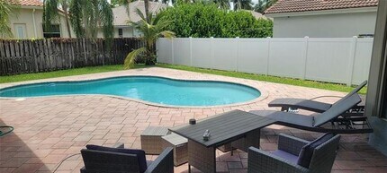 100 NW 108th Way in Plantation, FL - Building Photo - Building Photo