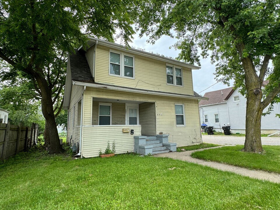 804 S Morris Ave-Unit -1 in Bloomington, IL - Building Photo