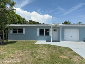 108 Niemira Ave in Indialantic, FL - Foto de edificio - Building Photo