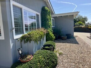 7548 Newport Dr in Goleta, CA - Building Photo - Building Photo