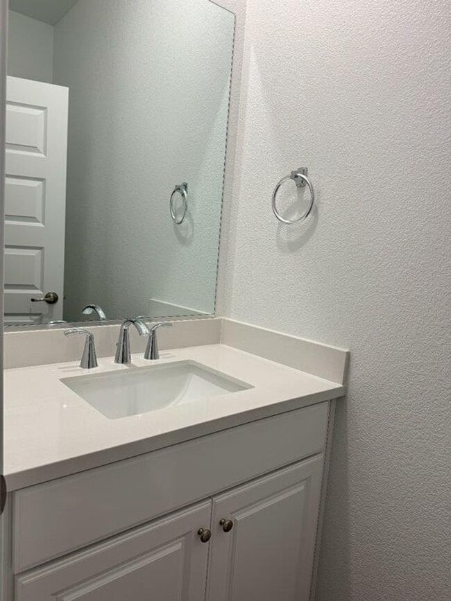 1670 Richie Ln in Woodland, CA - Building Photo - Building Photo