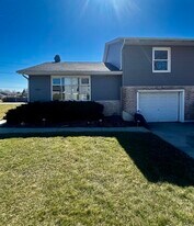 9652 Johnson St in Crown Point, IN - Building Photo