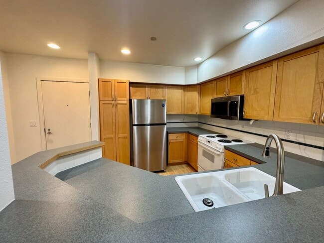 925 110th Ave NE in Bellevue, WA - Building Photo - Building Photo