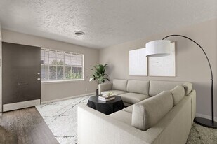 Crossings at Clairemont in Tulsa, OK - Building Photo