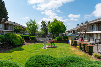 Sky Garden Park Villa in Seatac, WA - Building Photo - Building Photo