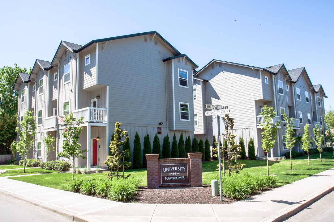 University Townhomes in Monmouth, OR - Building Photo