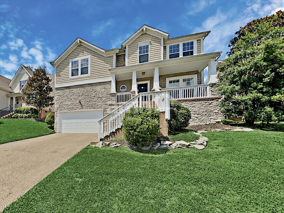 1813 Baslia Ln in Spring Hill, TN - Building Photo