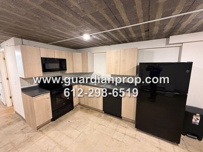 7535 Cloman Way E in Inver Grove Heights, MN - Building Photo - Building Photo