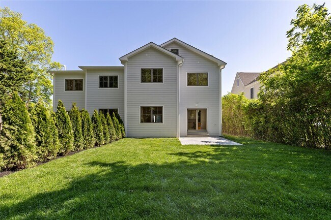 75 Orchard Ave in Rye, NY - Building Photo - Building Photo