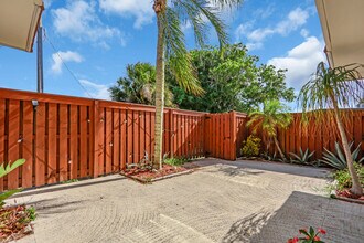 3900 County Line Rd in Tequesta, FL - Building Photo - Building Photo