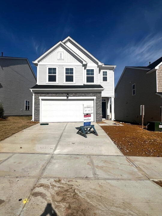 1084 Maple Br Cir in Graham, NC - Building Photo