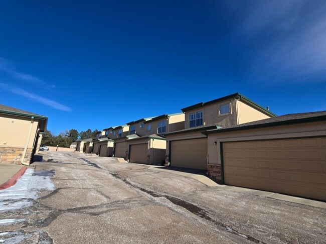5973 Eagle Hill Heights in Colorado Springs, CO - Building Photo - Building Photo