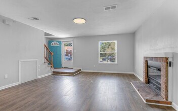 1308 Mikie Ct in Virginia Beach, VA - Building Photo - Building Photo