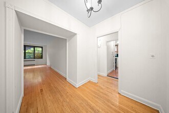 78-10 34th Ave in Queens, NY - Building Photo - Building Photo