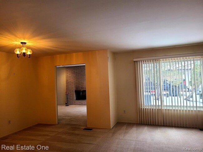 29540 Red Leaf Dr in Southfield, MI - Building Photo - Building Photo