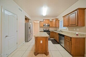 5572 Ignacio Frias Dr in El Paso, TX - Building Photo - Building Photo