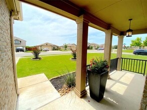 122 Liard River Rd in Hutto, TX - Building Photo - Building Photo