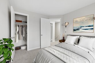 Fox Hill Commons in Vernon Rockville, CT - Foto de edificio - Building Photo